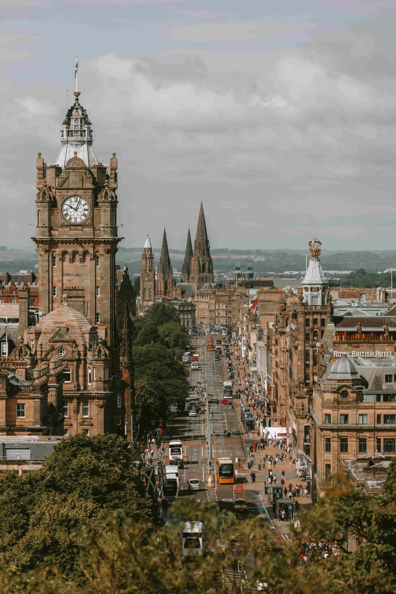 Discovering the Charms of Edinburgh: A Traveler's Guide